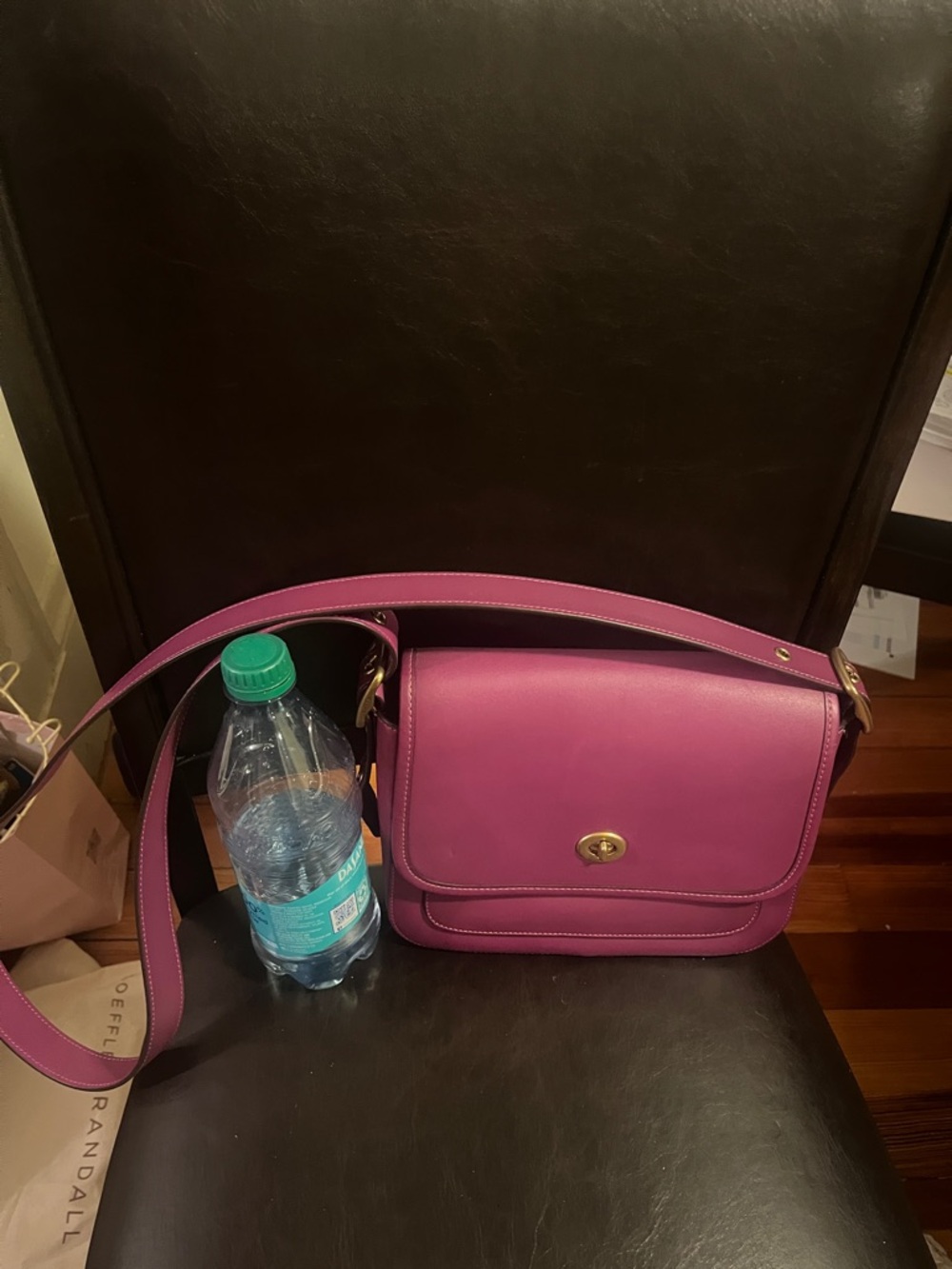 Coach crossbody shoulder bag in a Vibrant Magenta glove tanned leather - Picture 2 of 10